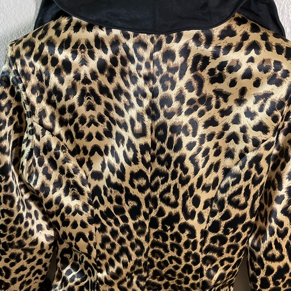 DESIGN TODAY’S VINTAGE ANIMAL PRINT JACKET WITH WIRED DOUBLE COLLAR.Y2K
BOHO MED - Picture 10 of 16